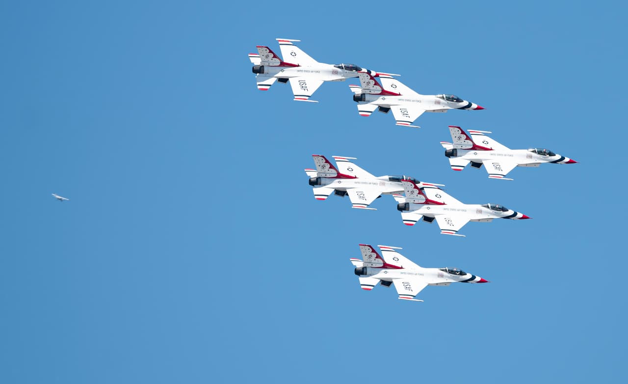 El buque hospital USNS Comfort, de la Marina, abandonó hace dos días el muelle de Manhattan, donde estuvo atracado durante tres semanas. Allí atendió a 182 pacientes de covid-19, menos de lo que inicialmente esperaban.
<br>