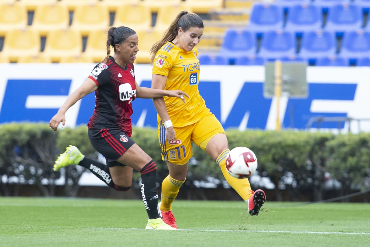 Con goles de Belén Cruz y Miah Zuazua, 'las Felinas' ganan 2-0 al Atlas y llegan a 10 puntos. El equipo femenil de Tigres sigue en ascenso en la Liga MX Femenil.