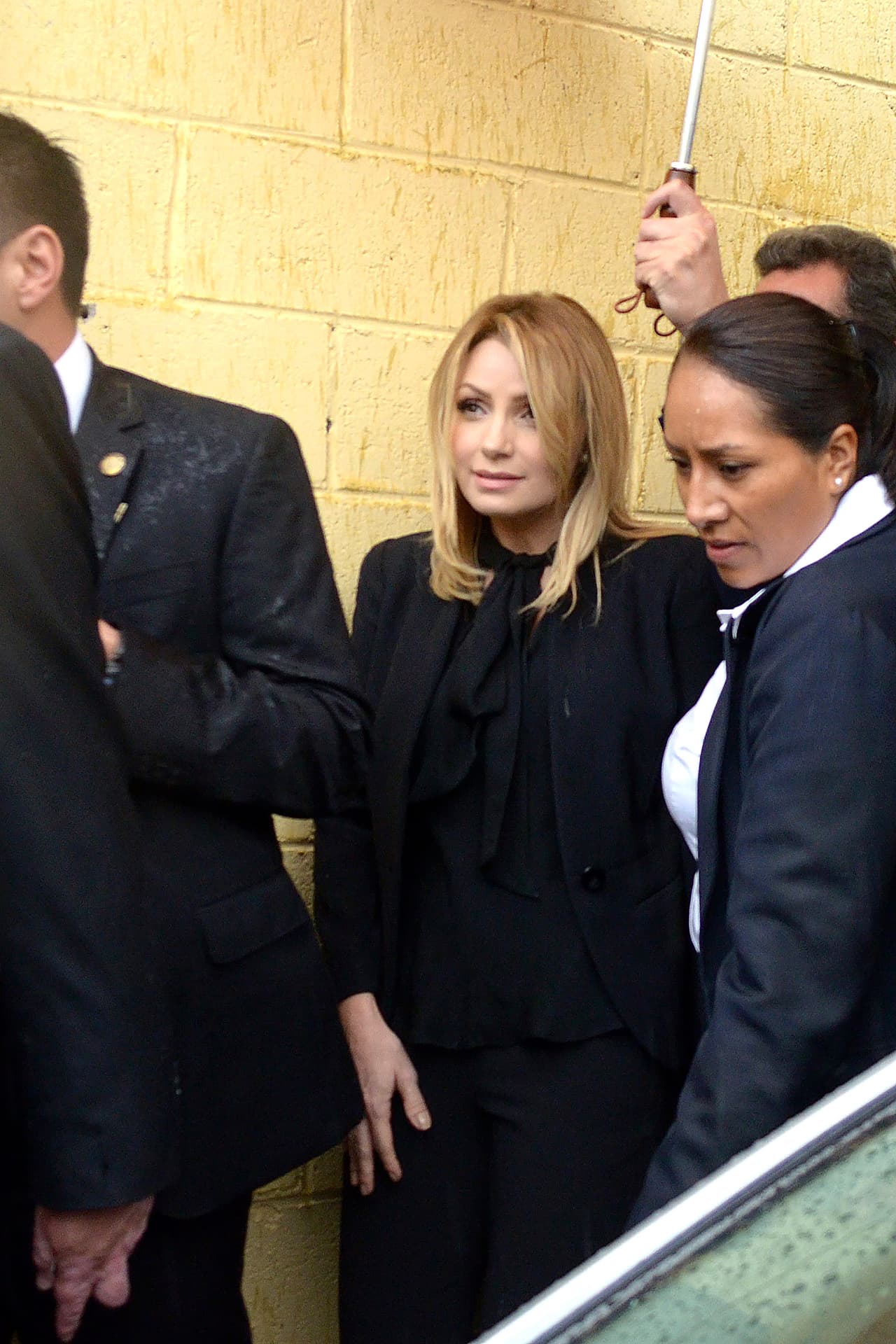 Varios famosos se dieron cita en el funeral del renombrado periodista mexicano.