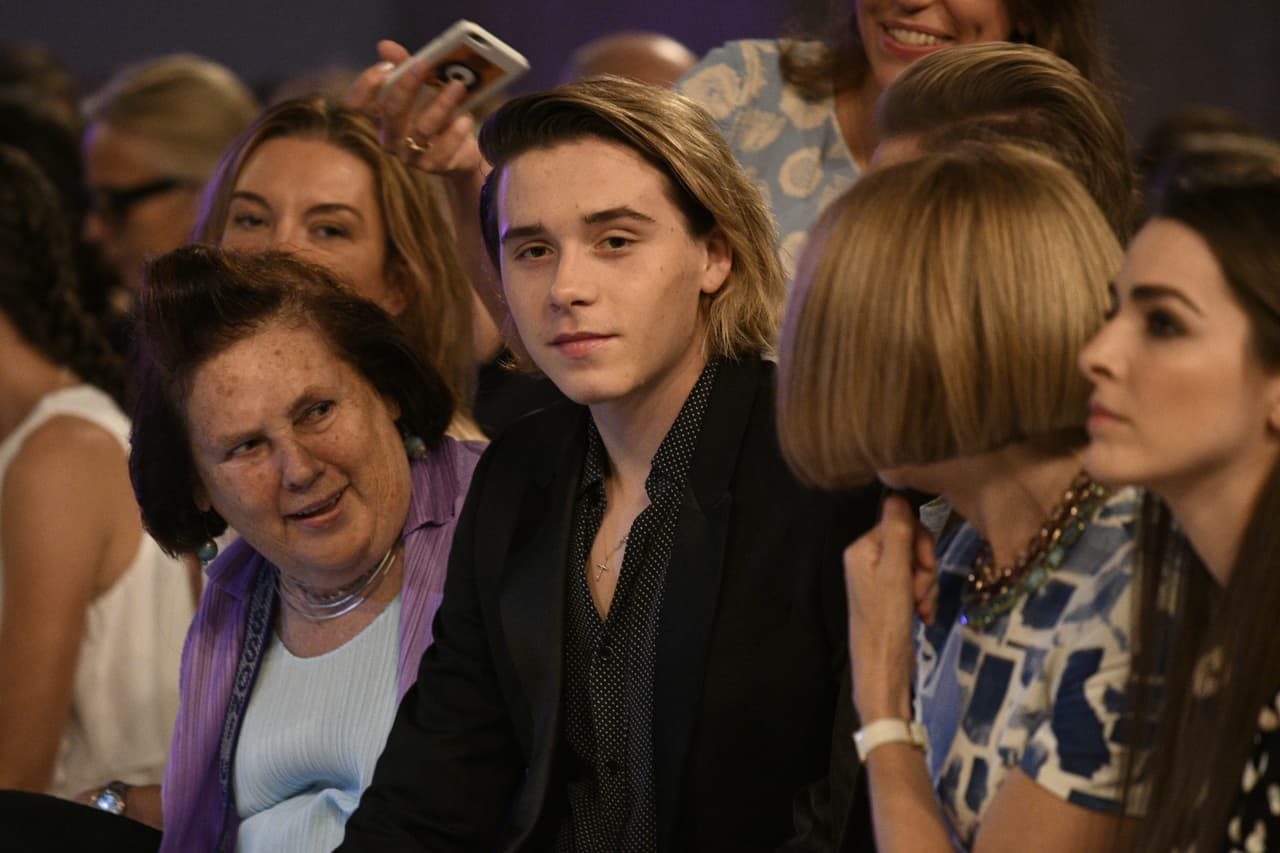 El par de guapos se sentó en primera fila, junto a Anna Wintour y Suzy Menkes.