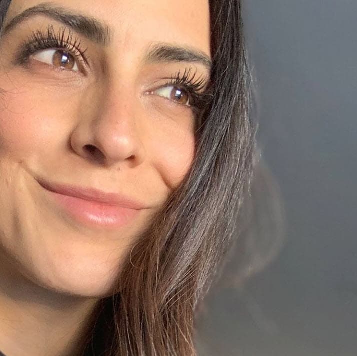 <b><a href="https://www.univision.com/shows/el-gordo-y-la-flaca/se-lo-tenia-calladito-julian-gil-dice-clarissa-molina-del-romance-que-el-actor-presumio-en-sus-redes-sociales-video">Valeria Marín</a> es presentadora y periodista deportiva de TUDN</b>, igual que el actor. 
<br>