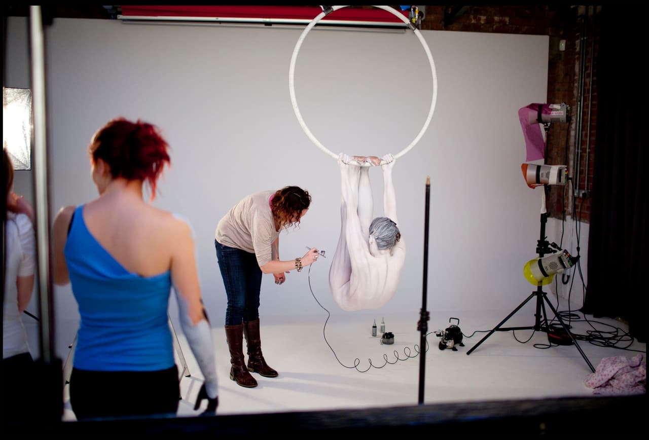 Con tan sólo pintura y un ángulo adecuado de fotografía puede realizar estas increíbles imágenes.