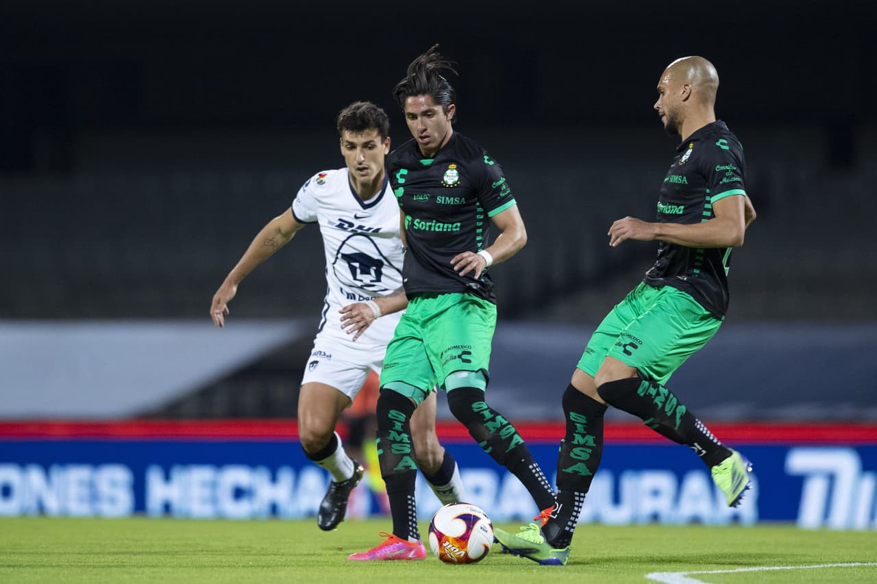Con gol de Juan Dinenno desde los once pasos, los Pumas vencen 1-0 a Santos y se quedan con los tres puntos. Pumas rompe una mala racha de seis partidos sin ver la victoria y Santos se queda en la quinta posición del torneo.