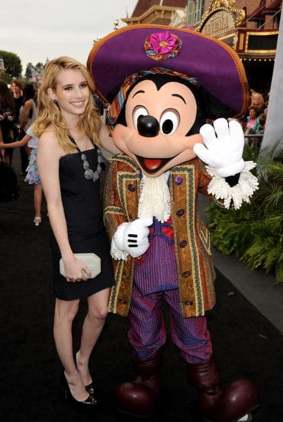 La sobrina de Julia Roberts, Emma Roberts, también fue sorprendida visitando de pipa y guante a Mickey. Mira aquí más videos de Chismes.