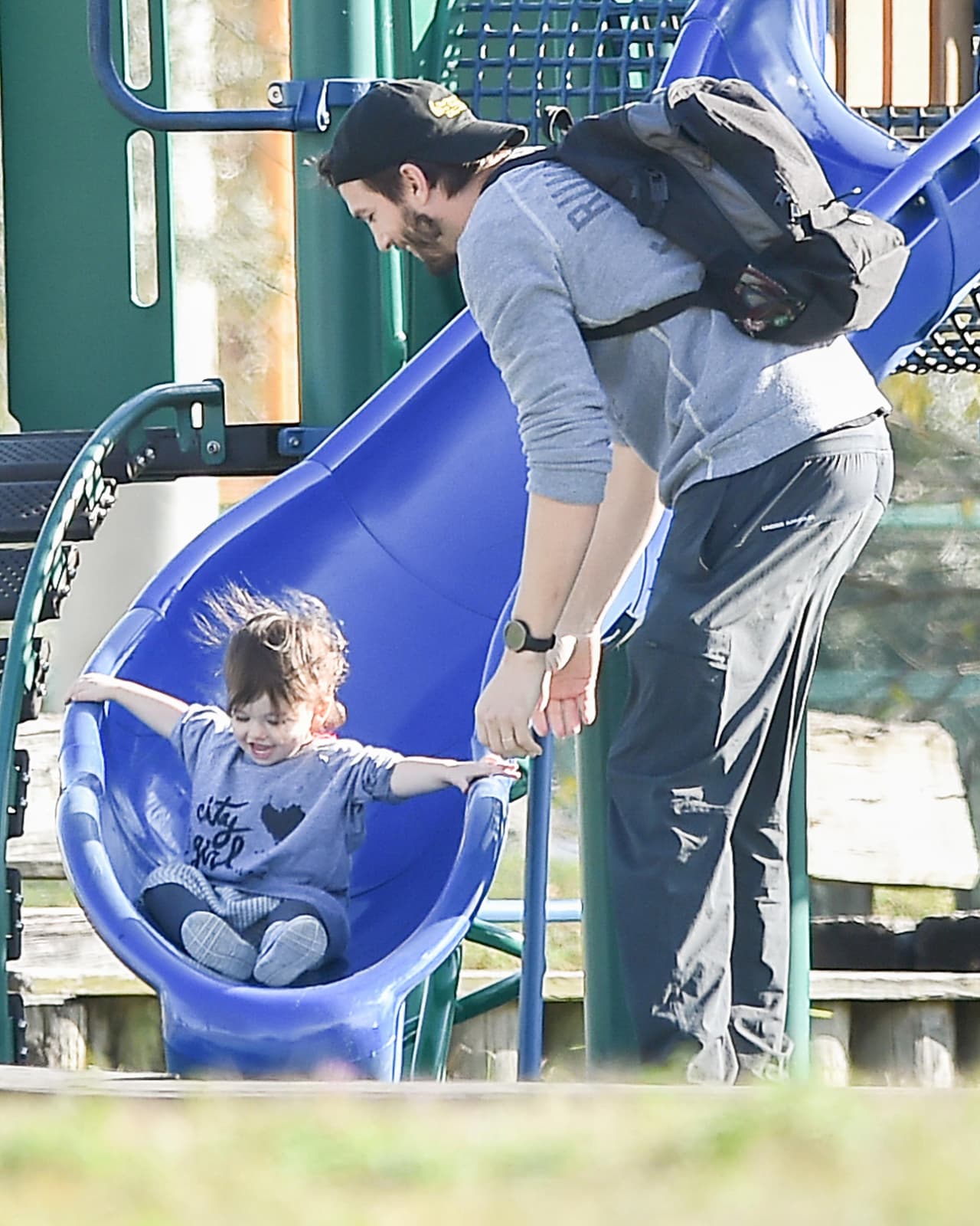 La hija del actor no paraba de reír.