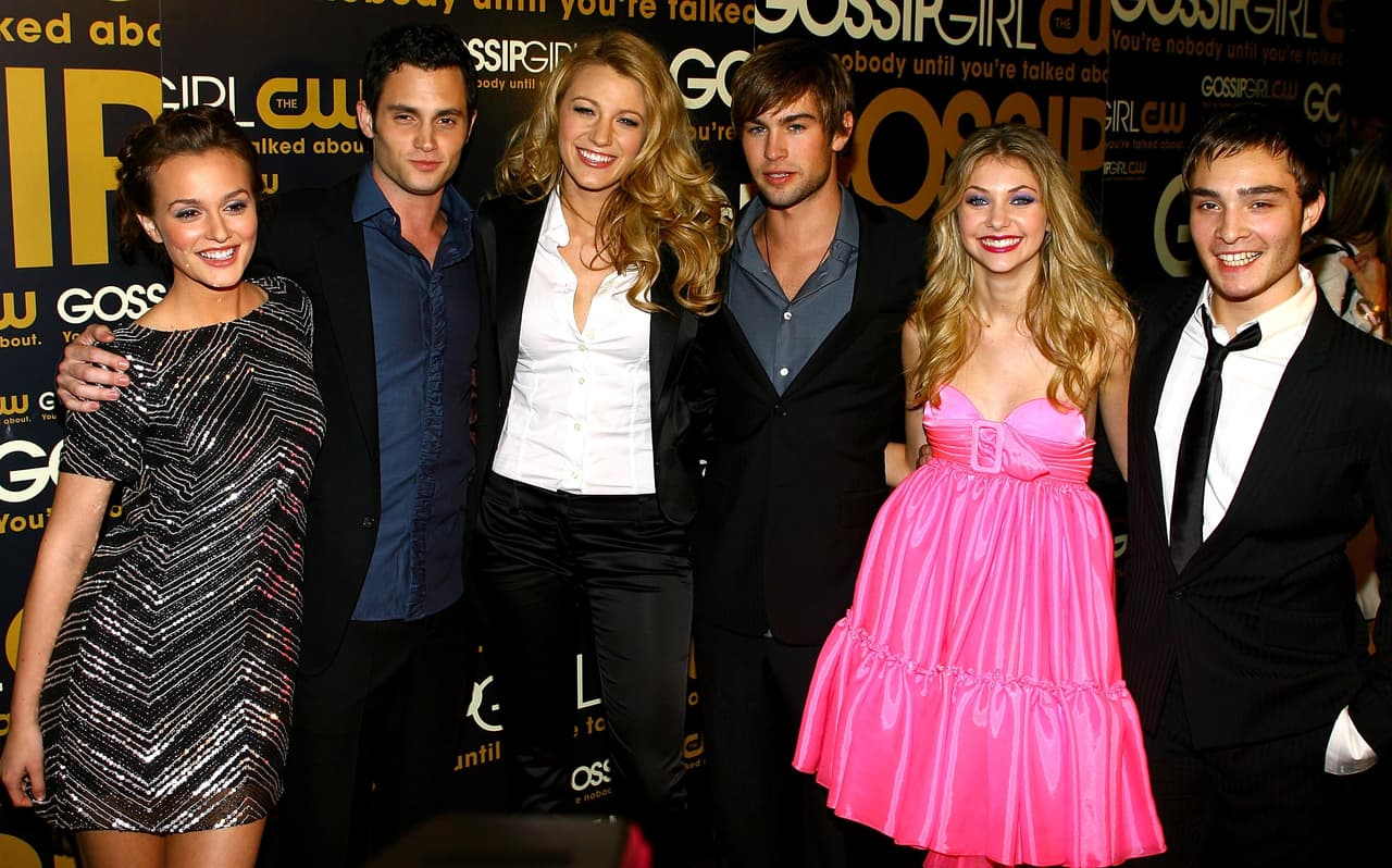 'Gossip Girl' también se estrenó ese año con gran aceptación por parte del público juvenil.