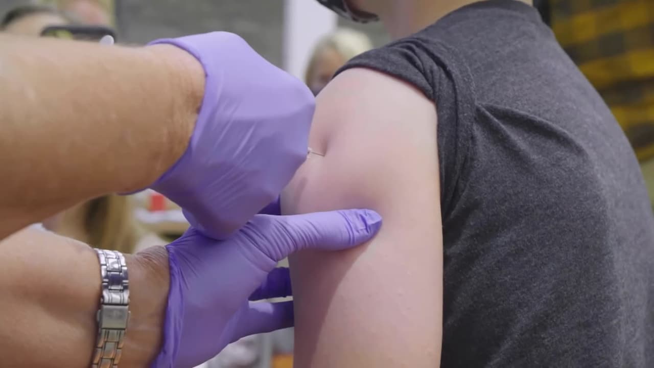 Madre denuncia que su hijo de 5 años recibió una dosis de adulto: te contamos cómo puedes evitarlo