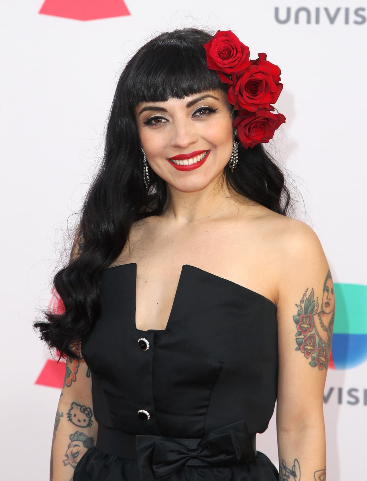 Así respondió Mon Laferte a las críticas que levantó su vestido en la alfombra roja de la Gala de Viña 2017
