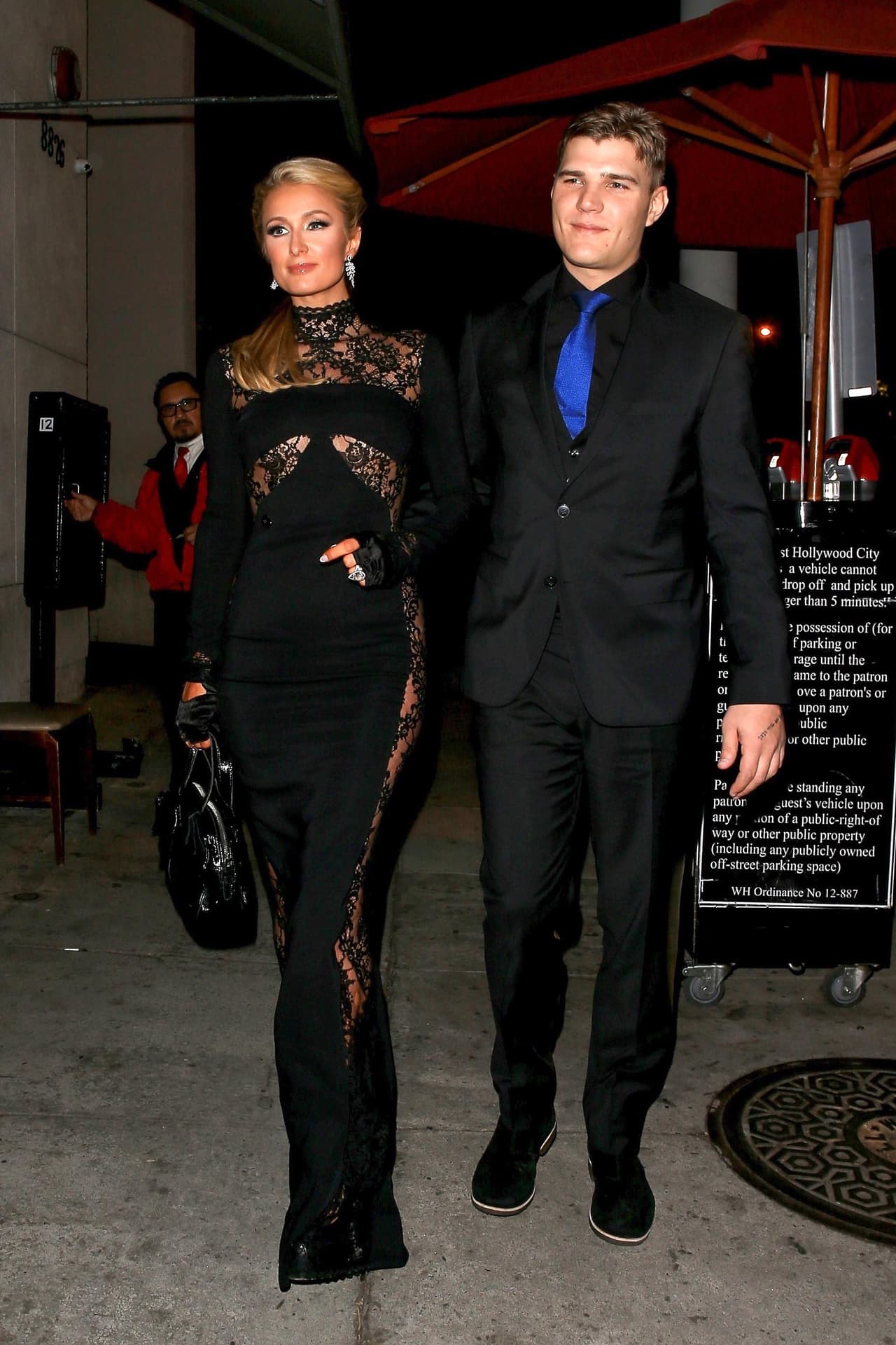 Chris Zylka, prometido de Paris Hilton, es actor y también pinta. Su fortuna está estimada en 4 millones de dólares.