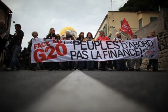 Oxfam, la Fundación Mundial por la Vida Silvestre y otras organizaciones realizaron diversos eventos el jueves en Cannes, el lujoso balneario de la Costa Azul francesa para llamar la atención sobre el llamado impuesto Robin Hood.