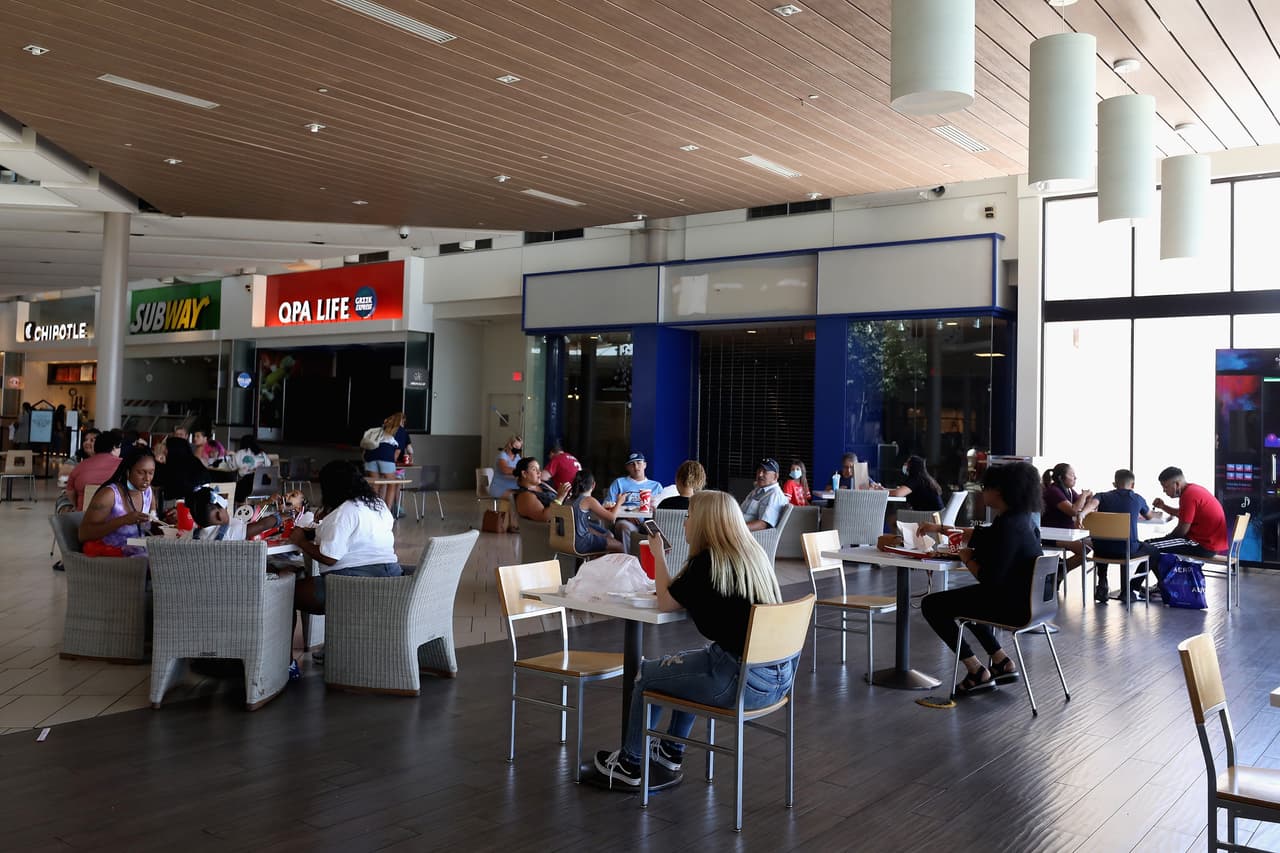 <a href="https://www.univision.com/local/arizona-ktvw/buscan-crear-conciencia-en-los-hispanos-para-evitar-la-propagacion-del-covid-19-video">La comunidad latina en Arizona </a>ha sido una de las más golpeadas por el covid-19, representa el 30% de los contagios y 28% de las fatalidades, por lo que expertos piden a la comunidad vacunarse.
<br>