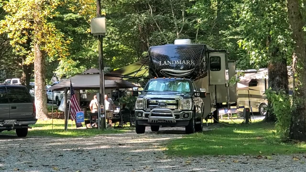 En el parque se puede acampar con vehículos recreativos o en tiendas de campaña.
