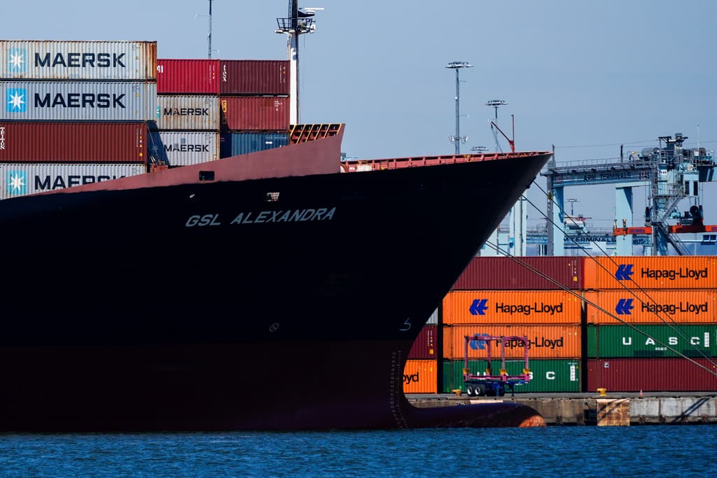 Corte de apelaciones mantiene, por ahora, en vigor los amplios aranceles de Trump