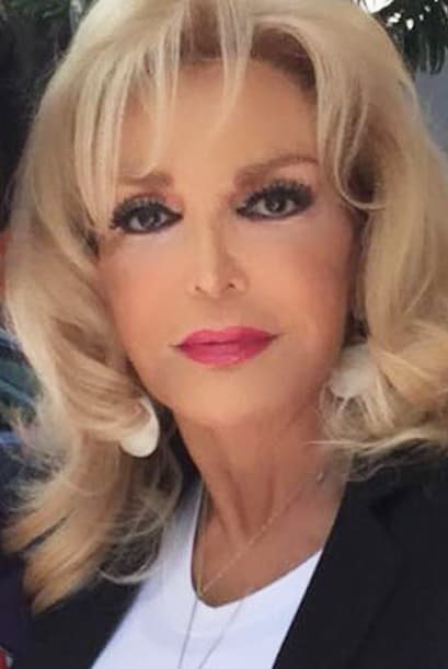 Merle Uribe es una actriz y vedette que comenzó su carrera desde muy joven en el programa 'Variedades de media noche' en 1977.