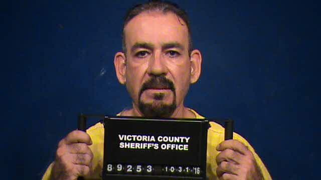 Rogelio Homero Flores fue detenido en Victoria, Texas y enfrenta cargos por la muerte de su esposa