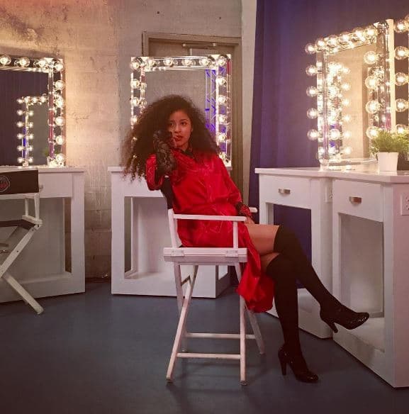 Aimeé cuenta con orgullo que su familia le ayuda a crear sus atuendos. Precisamente, el día de la audición compartió que su madre le hizo el vestido rojo ajustado que llevaba.