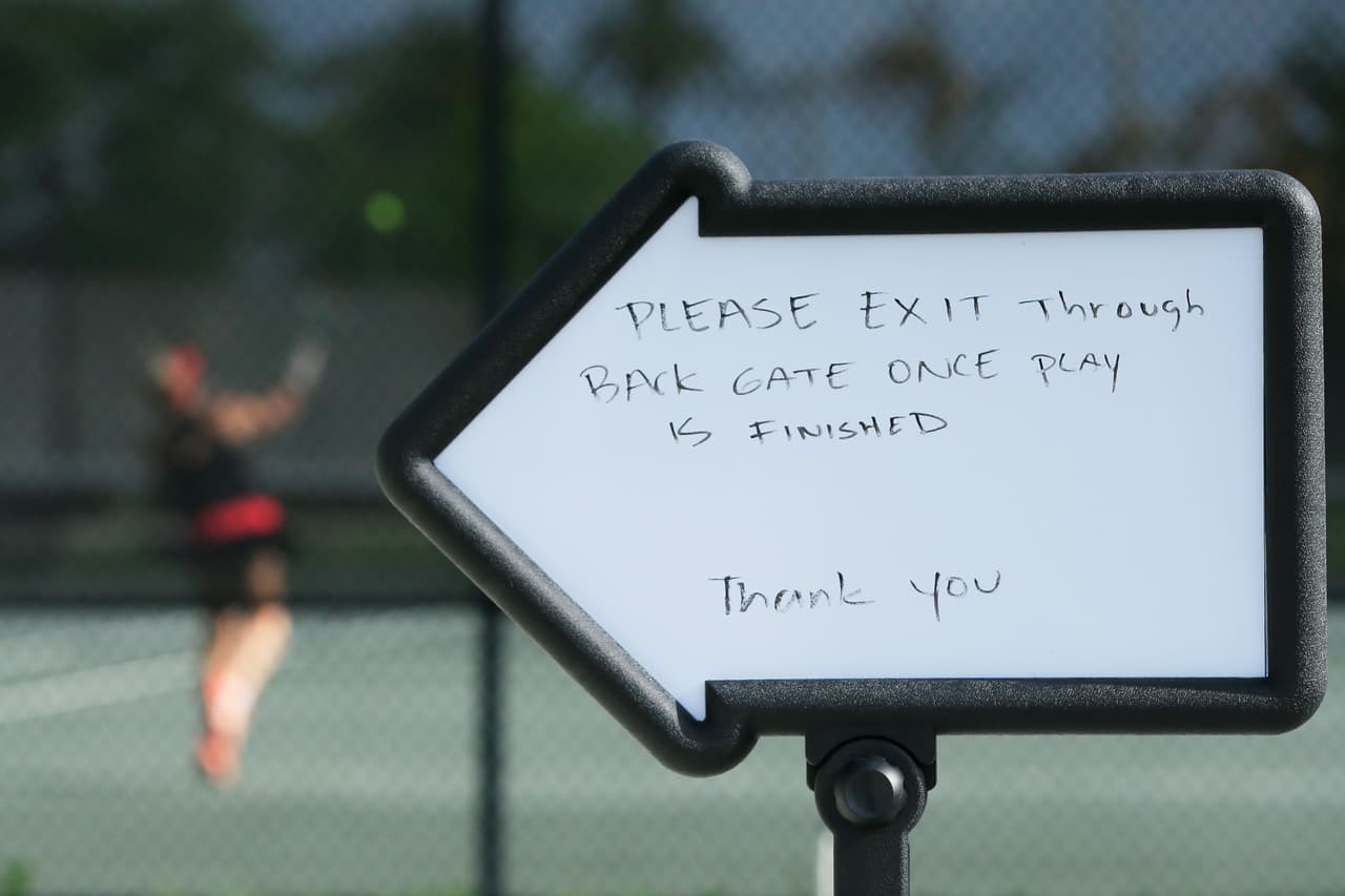 Solo pueden jugar partidos sencillos y se mantienen las medidas de distanciamiento social. 
<br>