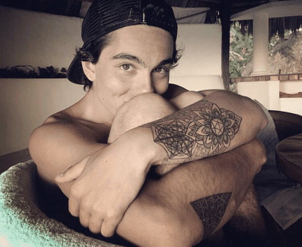 Sergio Mayer Mori también se estrenó recientemente como papá de una pequeña niña a quien llamó Mila.