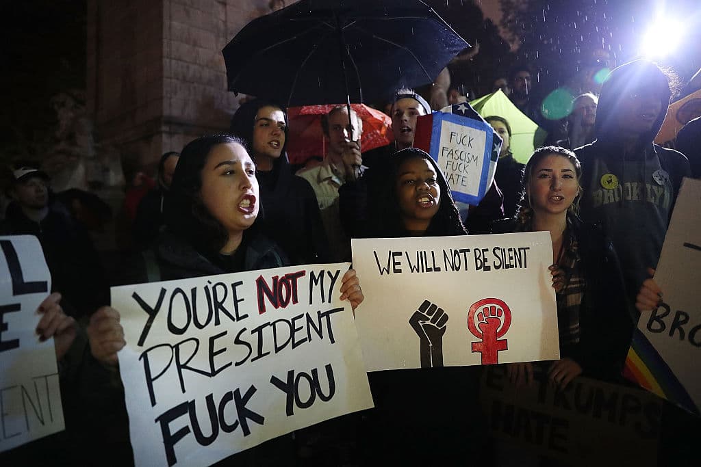 En otra protesta en un parque de Nueva York, aseguraron que jamás serán silenciados y que no reconocerán a Trump como presidente.