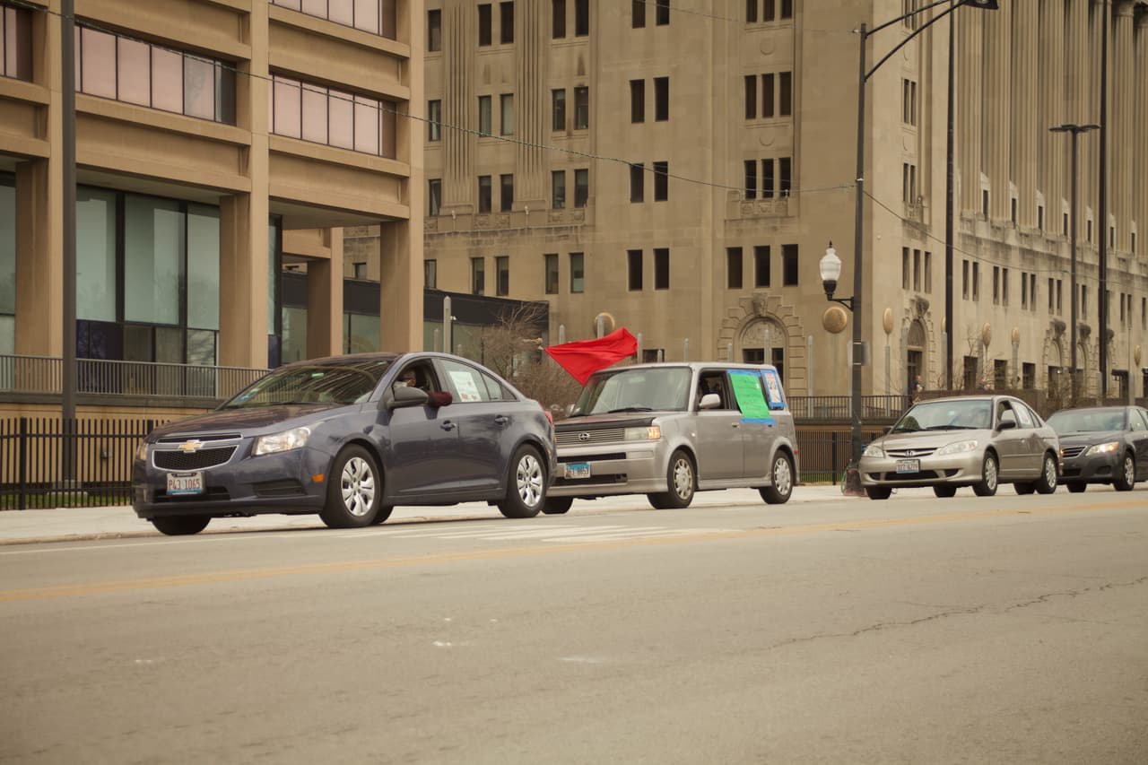 Los grupos comunitarios en Illinois llevan semanas tomando acción advirtiendo sobre el peligro que COVID-19 representa para las personas encarceladas. Los activistas les escribieron a funcionarios electos, organizaron campañas de llamadas, esfuerzos de sensibilización del público y apoyaron litigio de impacto.