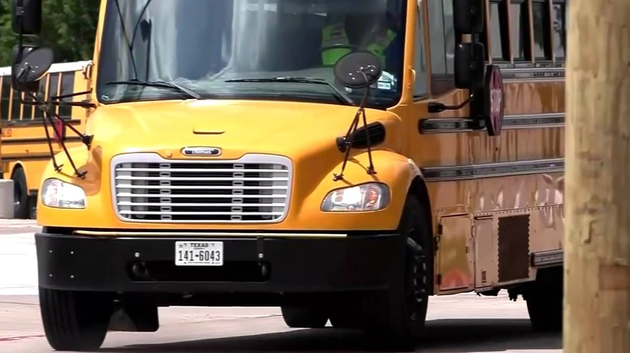 Envían a la cárcel a conductor de autobús escolar por abuso de niña en Texas