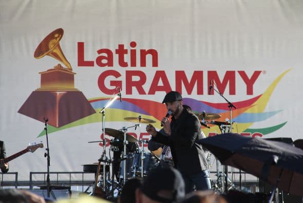 Cientos de personas disfrutaron de la tremenda celebración del Latin Grammy Street Party en Phoenix, donde estuvieron presentes varias agrupaciones nominadas a los premios GRAMMY® Latino incluyendo: Conjunto Primavera, Voz de Mando y Los Canarios de Michoacán. Esta fenomenal fiesta es un preámbulo a la gran noche de la música con la edición 15 de los premios anuales del GRAMMY Latino. Además de disfrutar de lo mejor de la música, los fans pudieron ganar premios y conocer a personalidades de Televisión y Radio de Univisión Arizona.