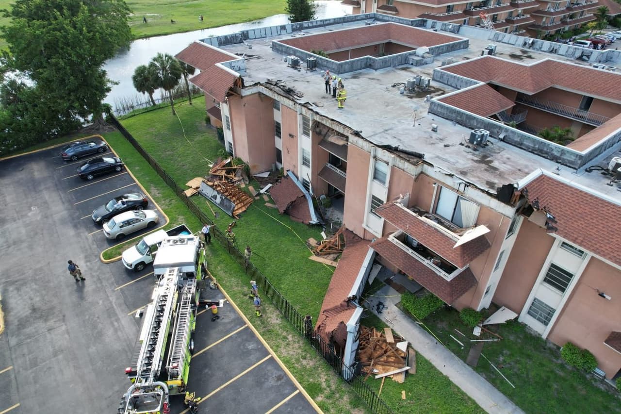 Tres semanas después del colapso en Surfside se derrumba parcialmente el techo de un edificio en Miami