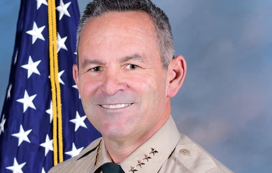 Quieren que los haga criminales: Alguacil de Riverside se niega a castigar negocios que abren durante la pandemia