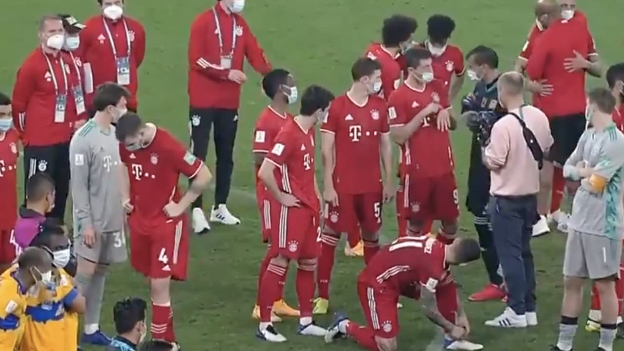 Nahuel reclama mano a Lewandowski y el polaco la niega