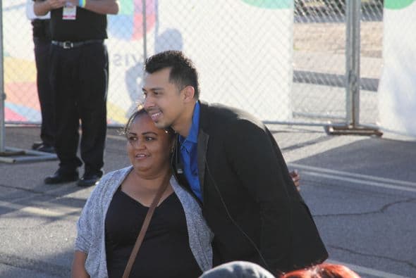 “ Los Canarios de Michoacán” pusieron a bailar a cientos de Arizoneneses en los Latin Grammy Street Parties en Phoenix, quienes no pudieron resistirse al carismático grupo de música regional mexicana, su sonido único del arpa y a sus conocidos sencillos. 