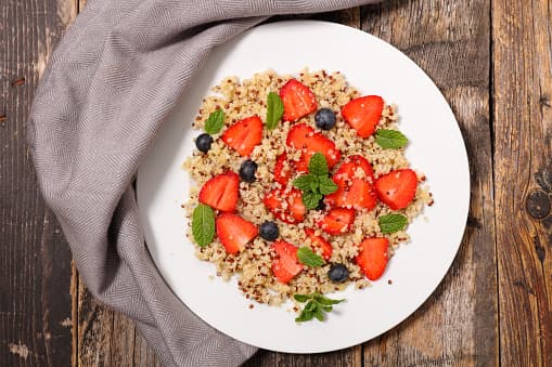 Ensalada de quinoa, fresas y espinaca | Reto 28