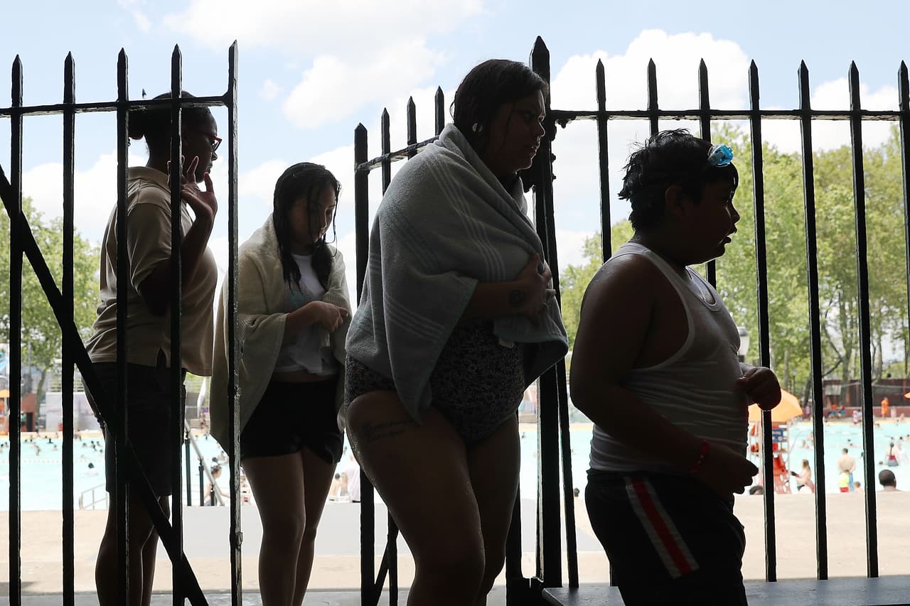 Cada cierto tiempo hay que salir del agua y reaplicarse protector solar, SPF 15 o más.