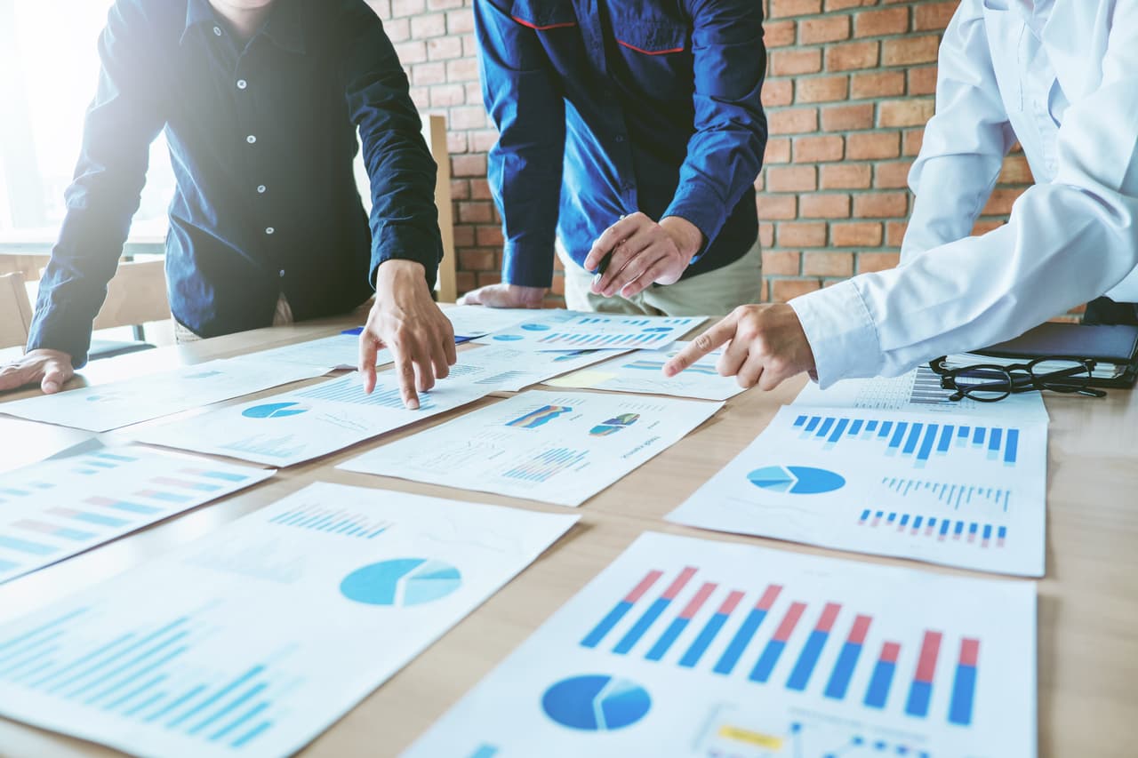 <b>Puesto 9. Ocupaciones gerenciales.</b>
<br>
<br>Número de empleados en Estados Unidos: 7,947,300.
<br>
<br>Salario medio anual: 126,480 dólares.
<br>
<br>Salario promedio por hora: 52.77 dólares.
<br>
<br>Esto incluye gerentes de mercadeo, de publicidad, de ventas, de relaciones públicas, de construcción, de servicios médicos y de servicios comunitarios, 
<a href="https://www.bls.gov/oes/current/oes110000.htm"><u>entre muchos otros</u></a>.