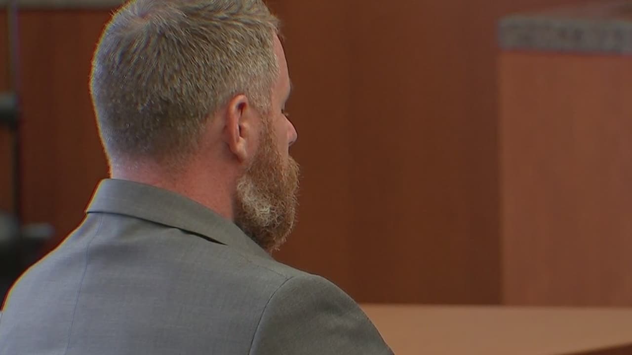 ¿Culpable o inocente?: un jurado de ocho hombres y cinco mujeres decide la suerte de Terry Thompson, acusado de matar a John Hernández