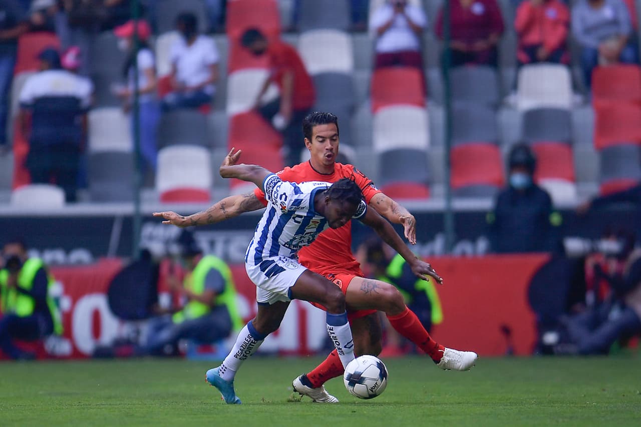 Goles de Víctor Guzmán, Nico Ibáñez y Yairo Moreno tienen a los Tuzos como 'mandones' de la Liga MX al golear Pachuca 3-0 a Toluca de visita.