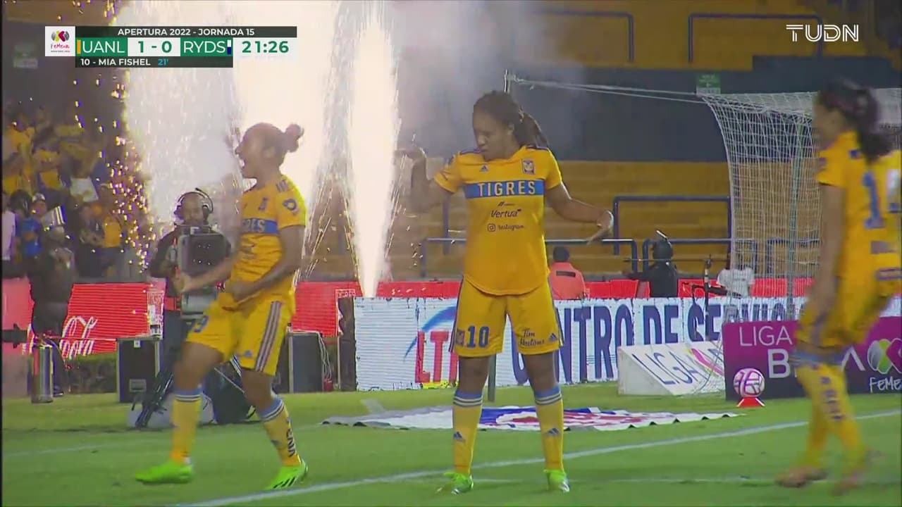 ¡Primer zarpazo! Fishel controla y anota el 1-0 de Tigres