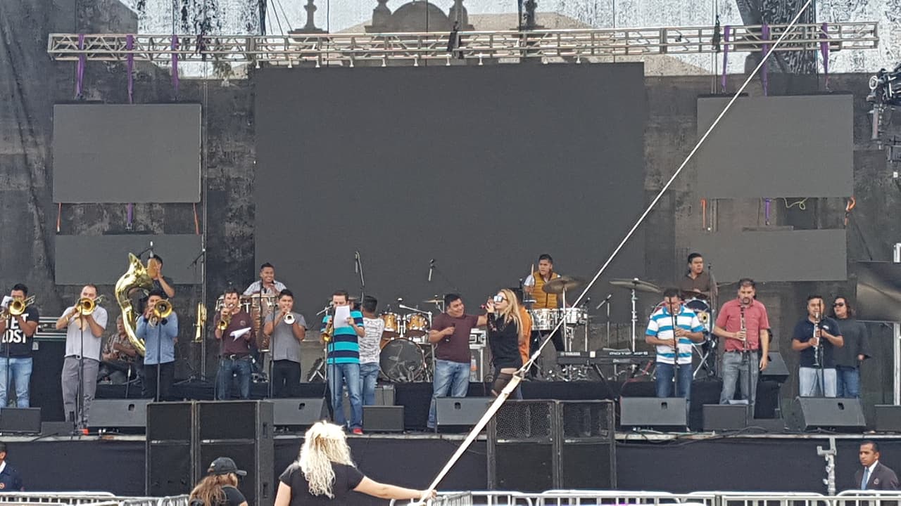 Como toda profesional, Chiquis llegó temprano para ensayar los temas que más tarde interpretaría ante miles de toluqueños.