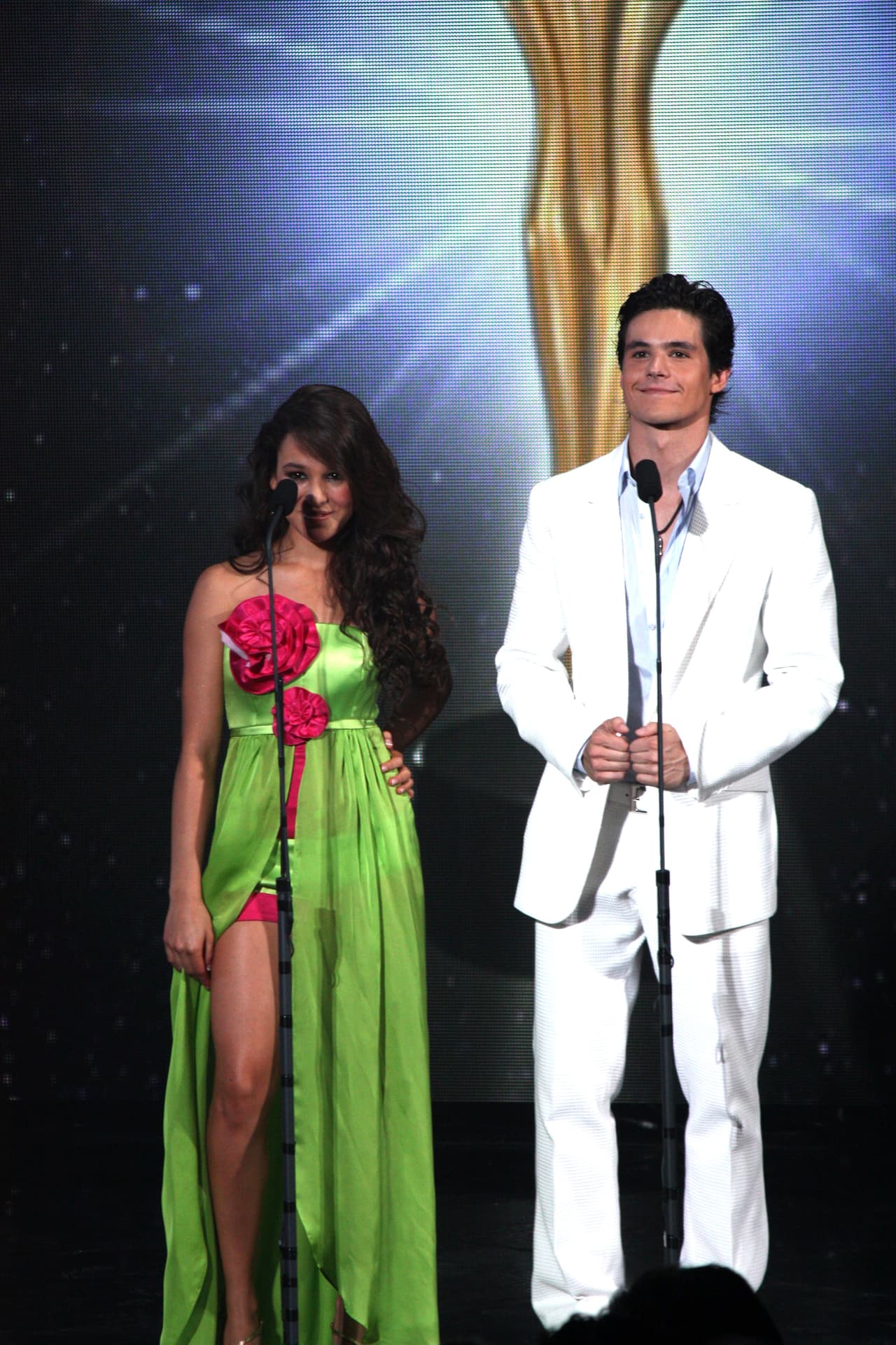 Ellos terminaron después de 6 años de estar juntos, y se rumoró que el actor fue el causante de esta separación, aunque ninguno habló de las verdaderas razones que los hizo separarse.