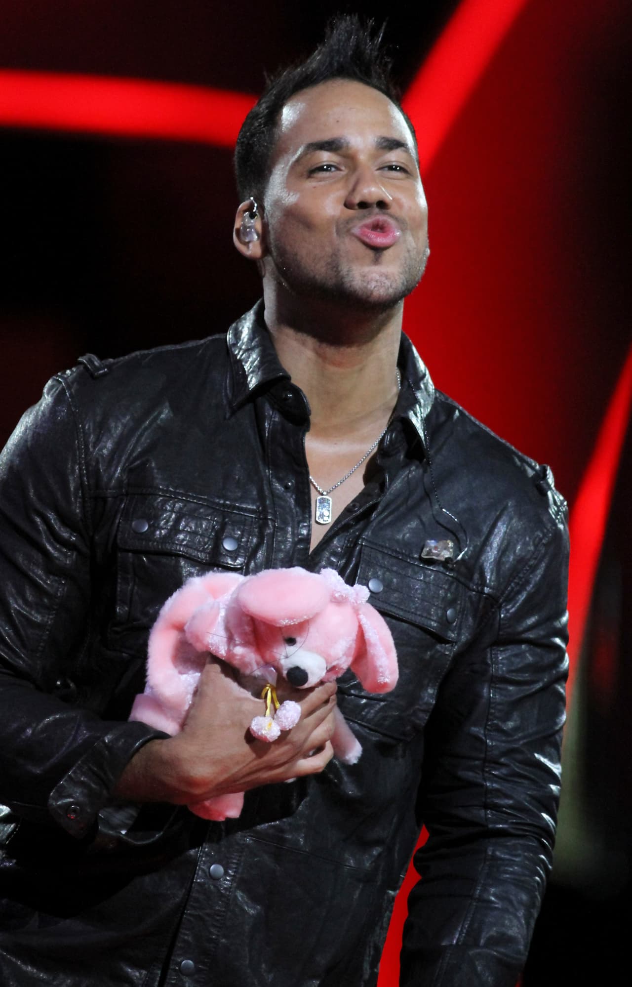 Ya descubrimos que a las fans les gusta que Romeo les mande besos.