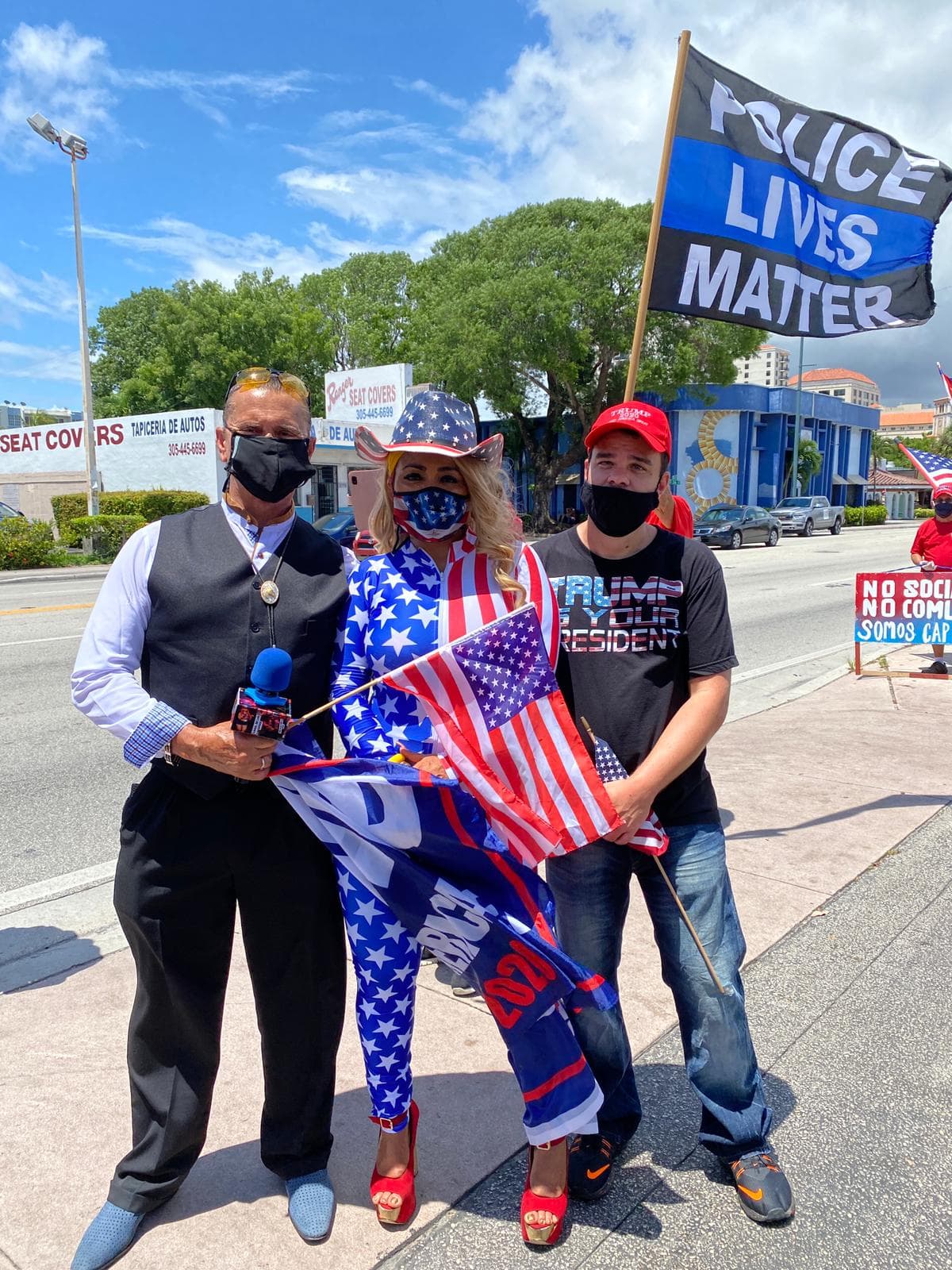 Otra manifestante dijo que no respaldan la brutalidad policial ni la agresividad, sino la Constitución y la policía.