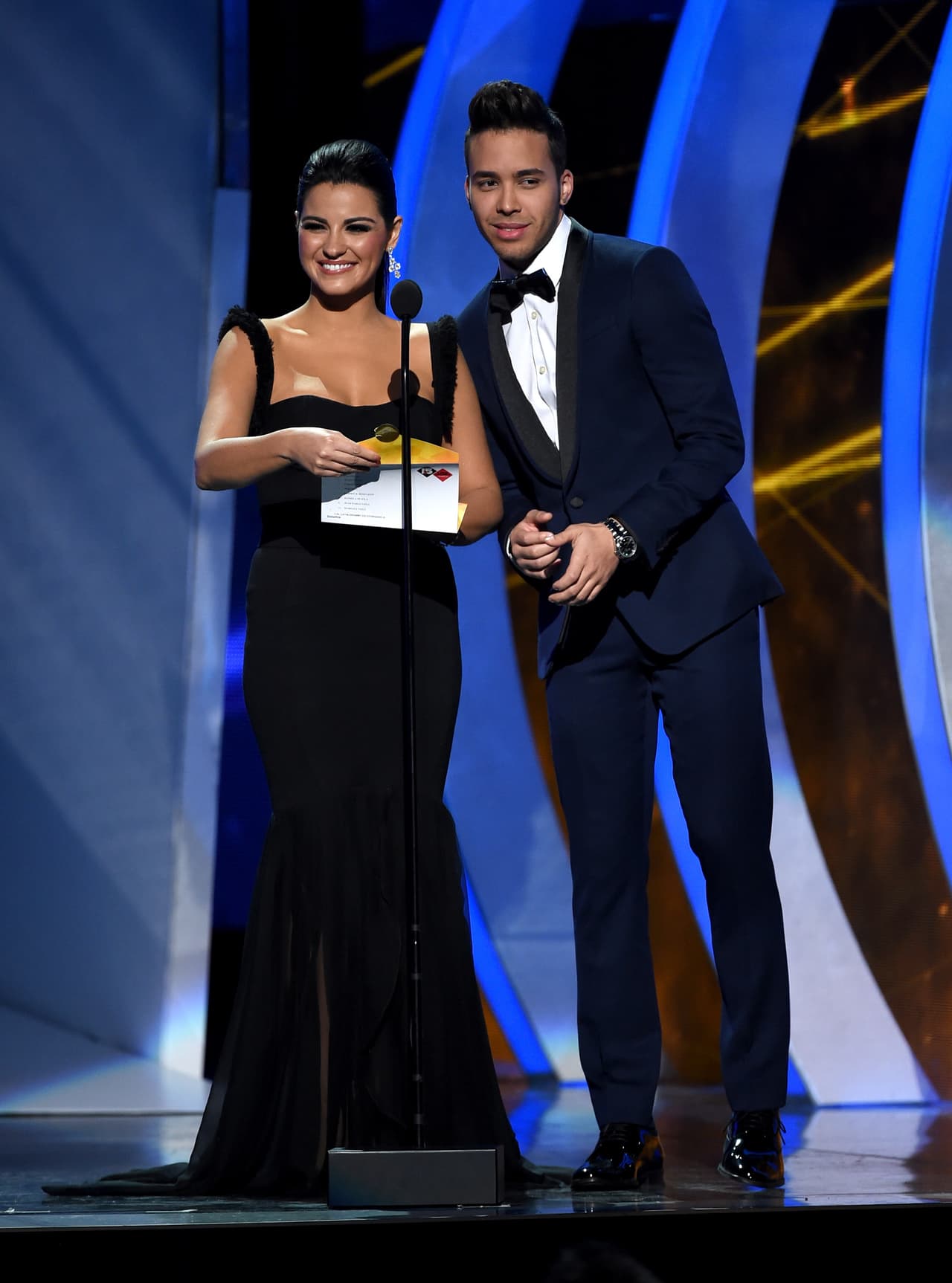 Participó en esta ceremonia como presentadora junto a Prince Royce en esa noche llena de estrellas.