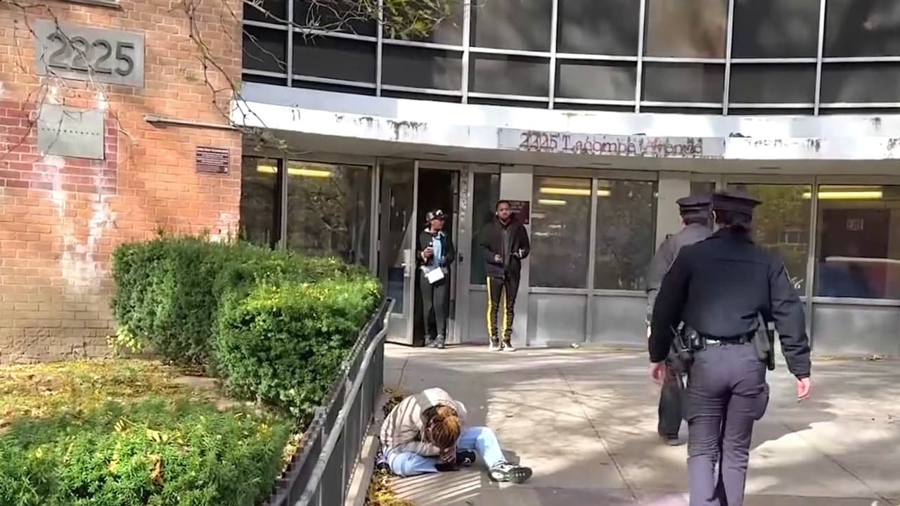 Hallan cuatro muertos en un apartamento de El Bronx; una vecina dijo que "eso ahí es de mala muerte"