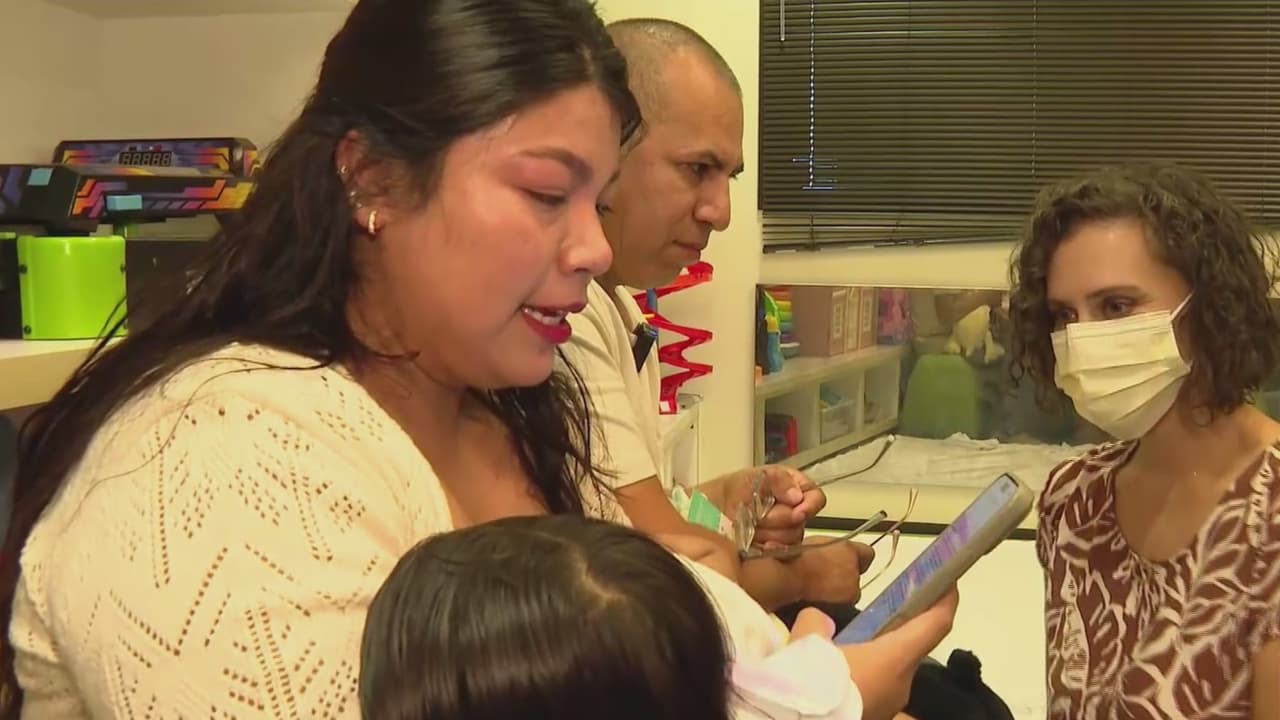 Bebé hispano de 1 año recibe trasplante de hígado en Los Ángeles: así fue el encuentro con la donante