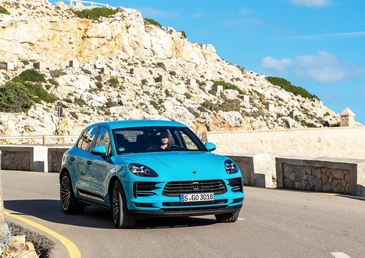 <h3 class="cms-H3-H3"><b>8. Porsche Macan</b></h3>
<br>
<br>
<b>Precio promedio en octubre de 2020:</b> $45,999
<br>
<br>
<b>Diferencia en dólares con respecto a octubre de 2019:</b> -$940
<br>
<br>
<b>Diferencia en porcentaje con respecto a octubre de 2019: </b>-2.0%