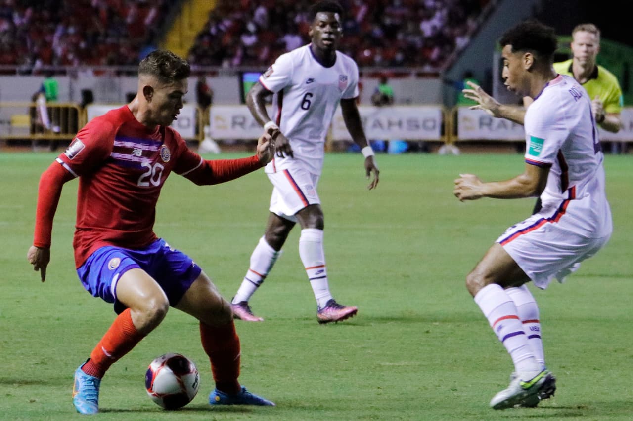 Costa Rica amarró el Repechaje ante su gente en San José al derrotar 2-0 a Estados Unidos y mandarlos al tercer puesto de la clasificación de Concacaf.