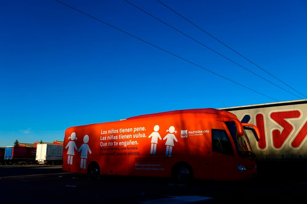 El polémico autobús retenido.