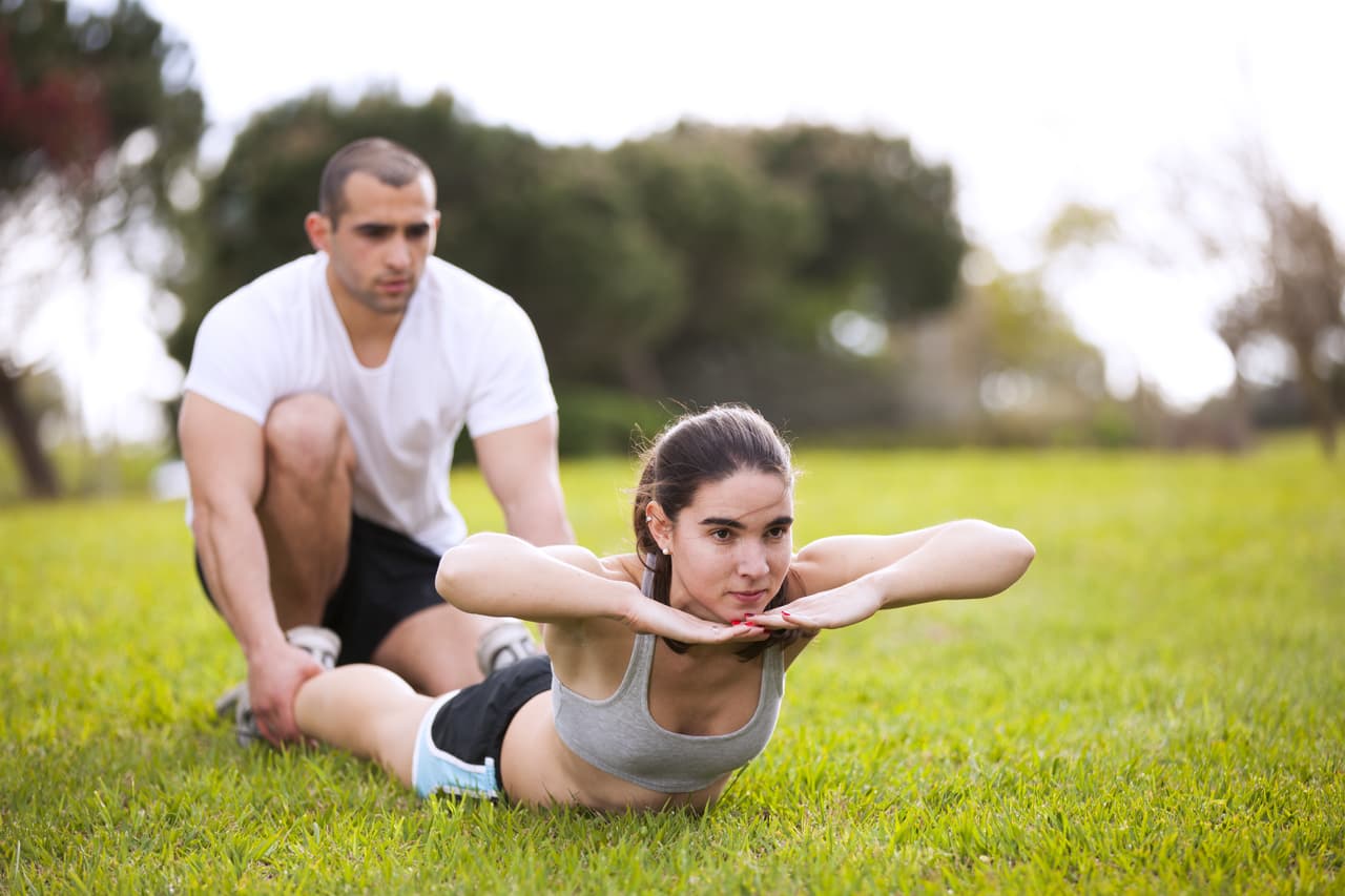 10. Compañero de meta. ¡Es terrible cuando nadie te apoya en lograr las metas! Por eso debes buscar alguien que te empuje a lograr lo que quieres. Mejor aún: deja que te guíe alguien que haya pasado lo mismo que tú. Así te motivarás aún más.