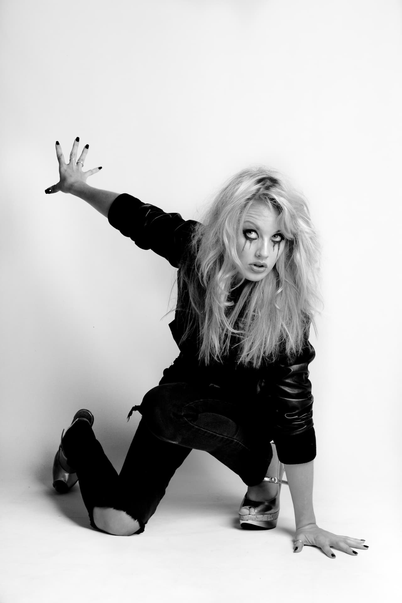 4. Concéntrate en el ‘¿por qué?’, no en el ‘¿cómo?’. Al preguntarte en las razones por las que quieres alcanzar un objetivo, las emociones más intensas saldrán a flote. ¡Usarlas para motivarte es tu mejor arma!