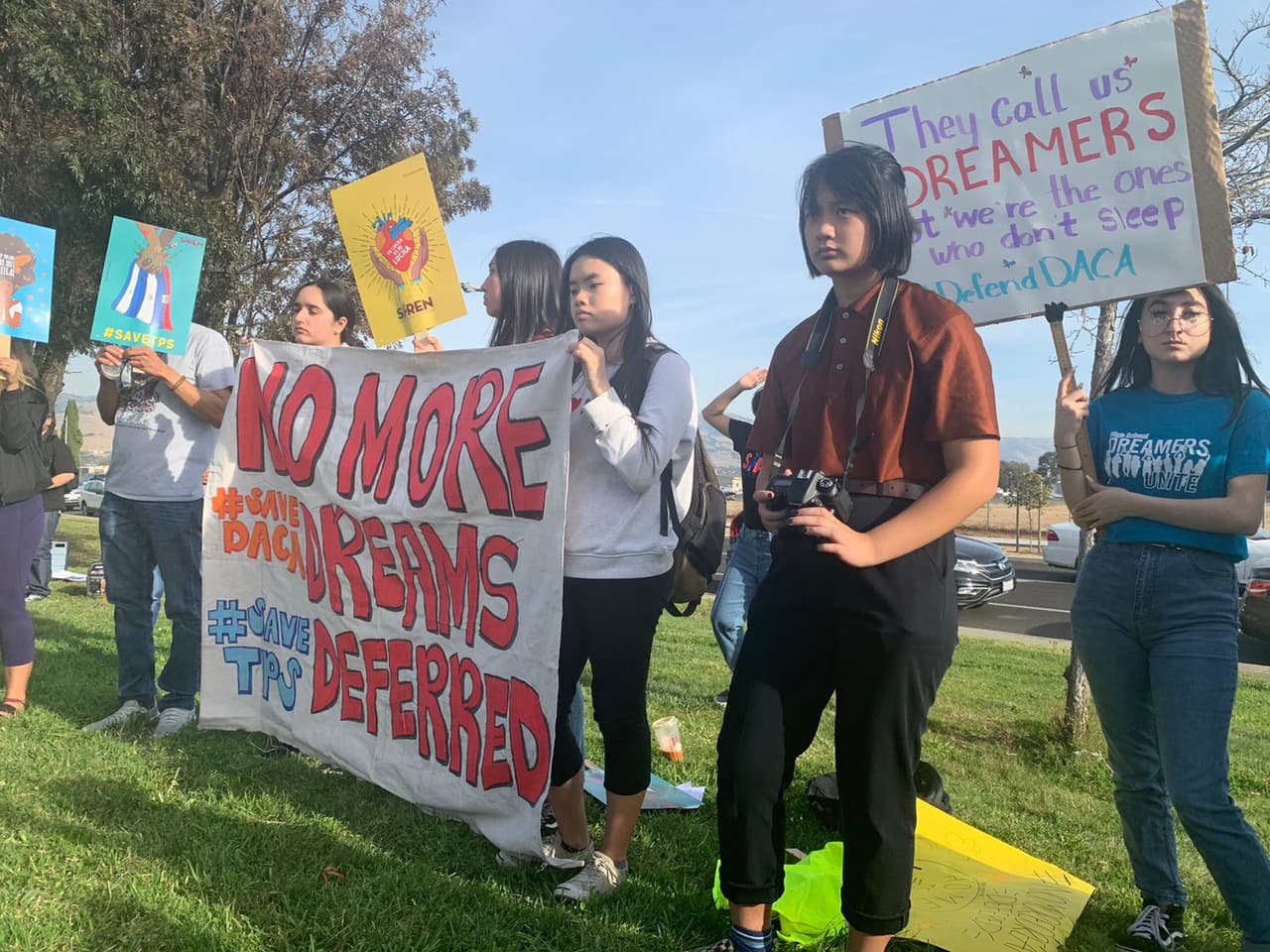 El máximo tribunal escuchó argumentos a favor y en contra del programa que ampara de la deportación a unos 700,000 jóvenes que llegaron al país antes de cumplir los 16 años.