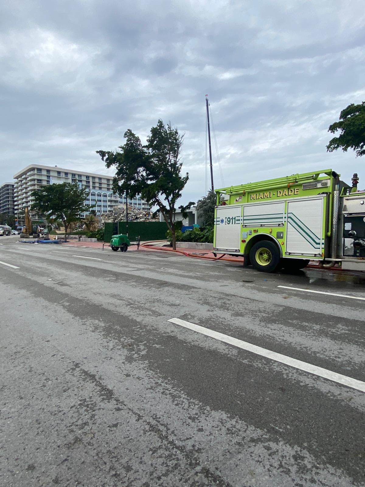 El número de desaparecidos en el derrumbe es de 109 personas, sin embargo, la alcadesa de Miami-Dade, Daniella Levine Cava, informó que solo tienen información de 70 personas que ha sido confirmado que estaban la noche del derrumbe en el edificio.